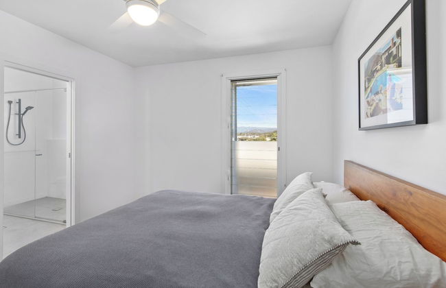 Palm Beach Luxe Townhouse walk to Beach - Photo 2