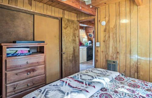 Cozy A-Frame with Hot Tub Near Arrowbear Lake! - Foto 17