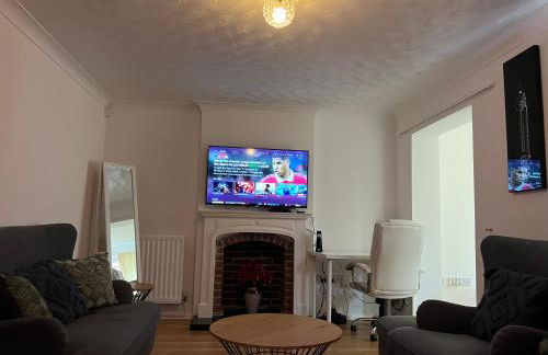 Entire -4 Bedrooms Detached House with Driveway - Foto 6