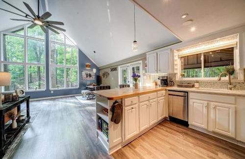 Modern Cabin w/Hot Tub & Fire Pit! - Foto 10