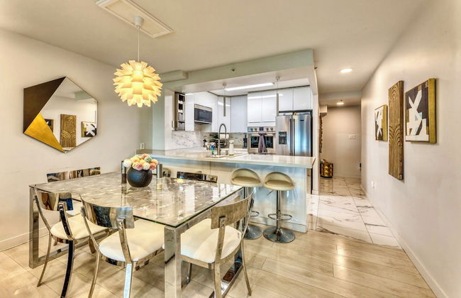 Art Deco Broadway Bedroom (with Shared Common Area) - Photo 13