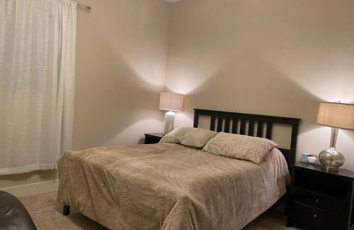 Huge Cozy Home with Many Bedrooms in Ivywild - Foto 39