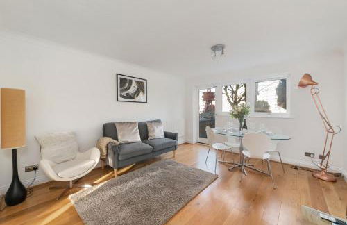 2BR Waterside Flat Parking WiFi Garden & DLR Nearby - Foto 8