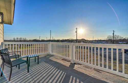 Peaceful Atascosa Home with Balcony and Deck! - Foto 18