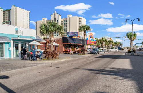 Sunshine House #2-Selfie-Friendly - Steps to Beach - Foto 38