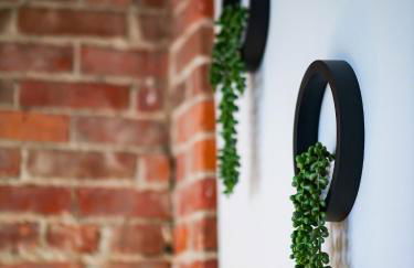 The Modern Boho Brick Loft - Foto 26