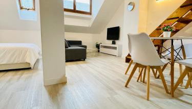 El Ático Nuevo en el centro con ascensor, garaje, aire acondicionado y WiFi - Photo 2