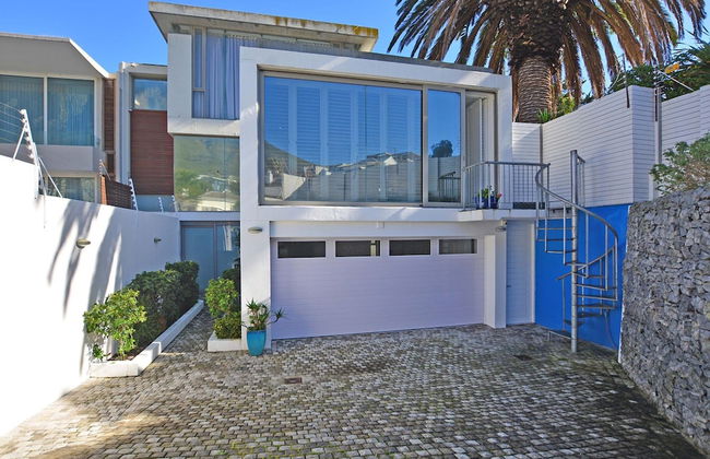 Villa Bleu Blanc in Camps Bay With Pool and Views - Foto 30