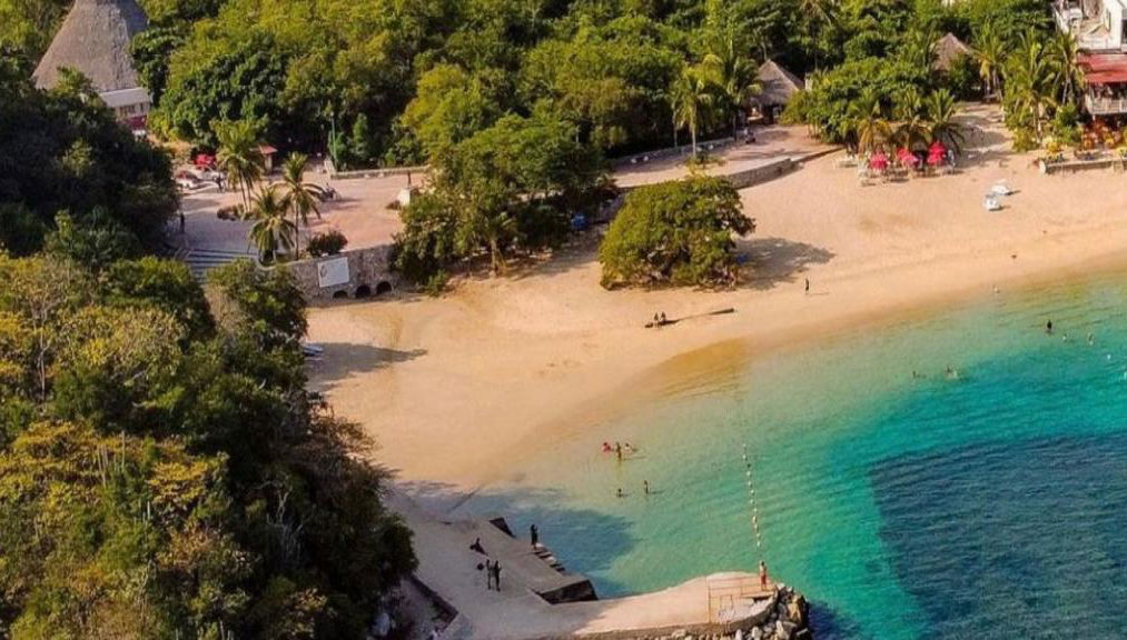 Descubre las Bahías de Huatulco en catamarán – Tour privado de un día entero - Foto 1