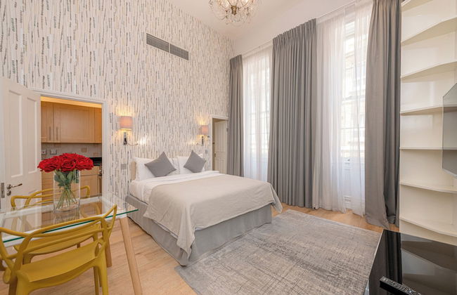 17 Hertford Street - Photo 1