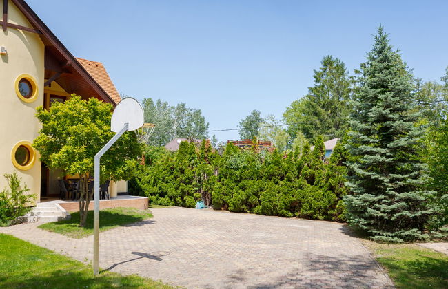 4 bedroom Apartment in Balatonszárszó with garden and terrace - Photo 32