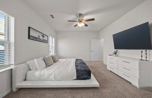 Luxurious 4-Bed Home with Pool Table & Nearby Pool - Foto 21