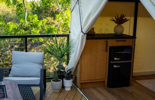 Treehouse Glamping at Pecan Haven W Hot Tub - Foto 25