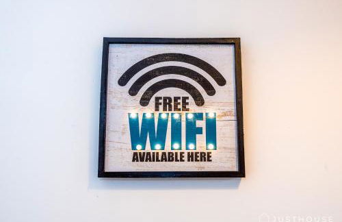 NEW Spacious Modern Townhouse Sleeps 12 Free Parking - Foto 6