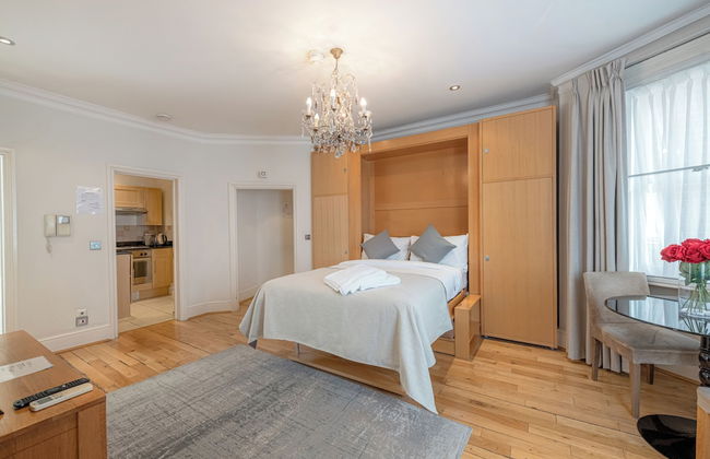 17 Hertford Street - Photo 6