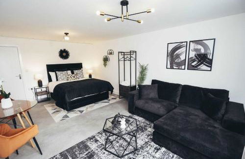 BIG DISCOUNTS THIS WEEK Free Parking and WiFi - Photo 1