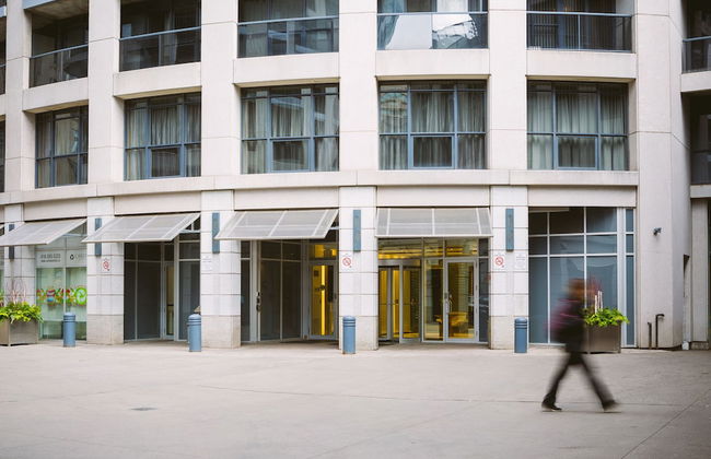 QuickStay - Incredible Downtown Condo, Yonge & College - Photo 21