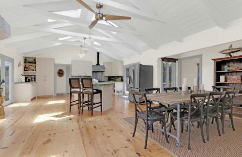 Stylish 3BR Retreat Close to Coast & Wineries - Foto 13