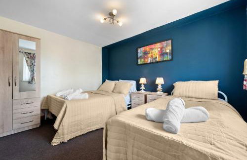 Practical Stays for Serious Workdays - Foto 4