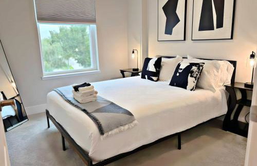 Modern 4BR Townhouse with Parking & Lake Views - WVille rep 4 - Foto 37