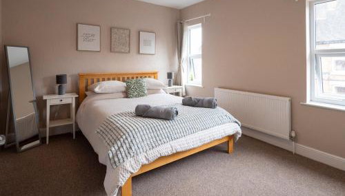 Whole Town House - Town centre! - Foto 3