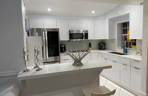 Beautiful House 7 min from Miami Airport w FREE parking - Photo 51