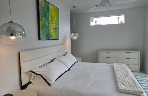 As seen on HGTV Desert Flippers The Pink Door - Foto 38