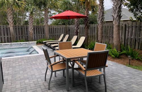 Beautiful Pet Friendly Home! Tropical Pool, Optional Golf Cart & Pool Heat, Minutes to Beach - Foto 54