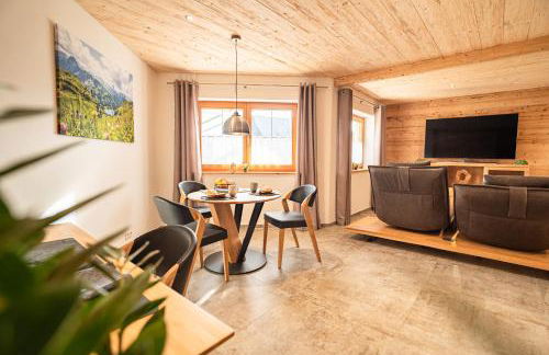 Luxus Chalet im Allgäu - Zirbenholz Schlafzimmer - Terrasse mit Bergblick - Infrarotkabine - Foto 5