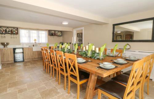 Meadow Manor And Spa - Photo 21