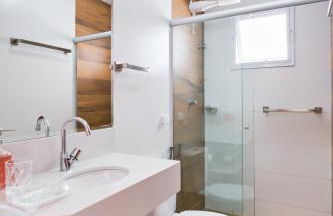 2 QUARTOS com Churrasqueira na Varanda, Piscina, Garagem interna, WiFi 500mbps, Ar Condicionado e Telas de Proteção - Foto 46