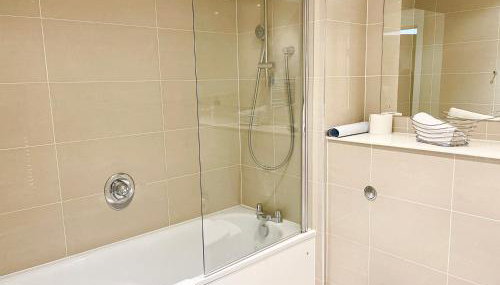 Urban Gateway Spacious Apartment with free parking - Foto 3