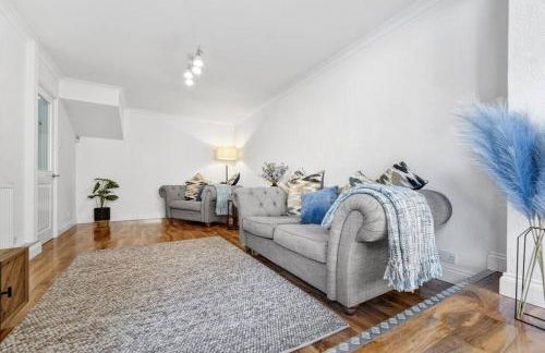 Minutes from the port of Dover, free WiFi, free offroad private parking and rated a guest favourite on Air b nb! - Foto 4