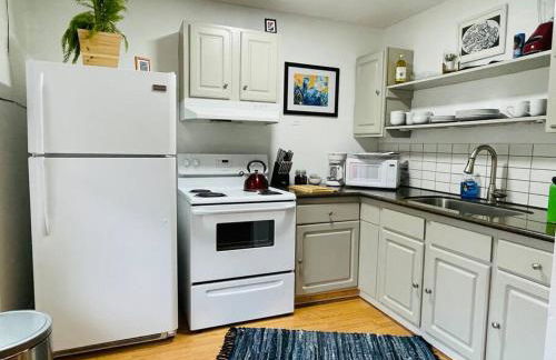 Artist's retreat near the heart of the city - Photo 4