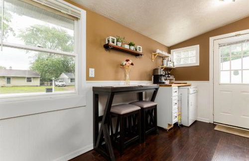 Huddle & Hangout - 3BR House Close to ND - Foto 6