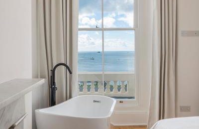 FOX ON THE HOE - Luxury Apartment accommodation - Photo 1