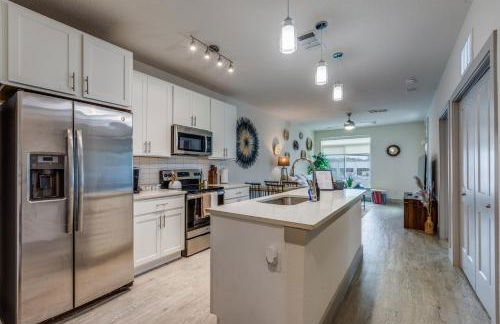 Trendy Condo on Riverwalk Free Parking Pet Friendly Centrally Located on the Riverwalk - Foto 9