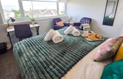 Luxury Sea View Retreat with Hot Tub Sleeps 8 - Foto 33