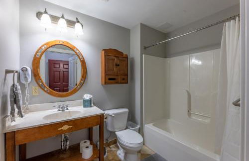 Snowshoe Village Ski-in - Ski-out Condo w Hot Tub - Foto 29