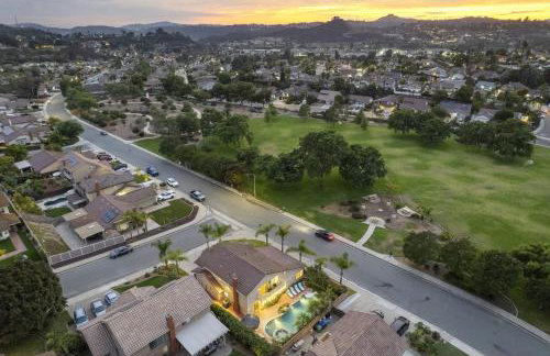 Entire Private Home with 4 Bedrooms, Pool, Hot Tub, King Bed, Garage, Available Now - Foto 20