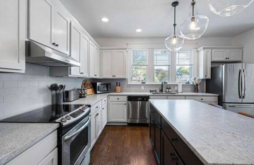 Tranquil East Nashville Zen Retreat with 2 Patios, Garage Parking, Yoga Mats Included, Covered Patio and Deck, Walk to Five Points Dining & Bars, Board Games, 10 Min to Broadway, 24 Hr Hospitality - Foto 26