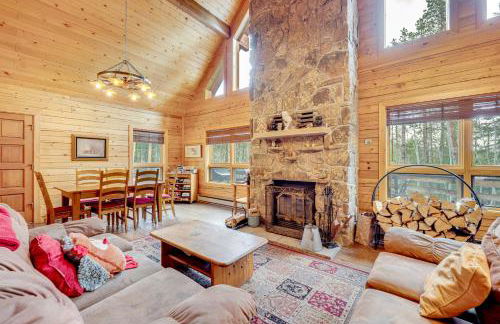 4 Mi to RMNP Allenspark Cabin with Wraparound Deck! - Foto 1