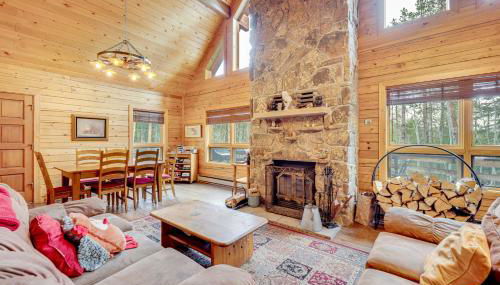 4 Mi to RMNP Allenspark Cabin with Wraparound Deck! - Foto 1