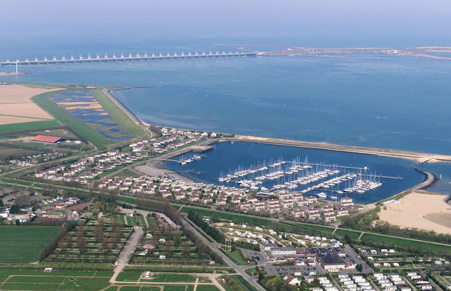 Zeeland Escape w/ Garden - Foto 30