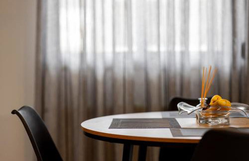 Spacious 3-bedroom apartment with WiFi, AC in charming Kalamaria - mountain view - Foto 10