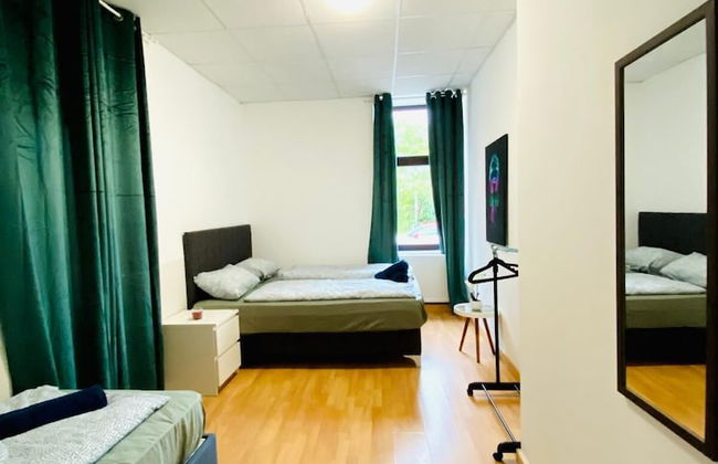 Stylish Shared 3-Bedroom Stay Near City - Foto 48