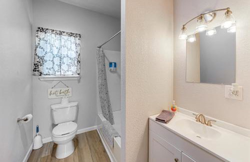 Large Yard and Grill Family Home in McAlester! - Foto 13