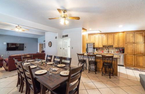 Remodeld5BR Modern Retreat with Covered Pool - Foto 22