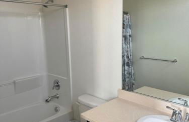 Charming 3-bedroom condo with WiFi, AC in Newark - Foto 14