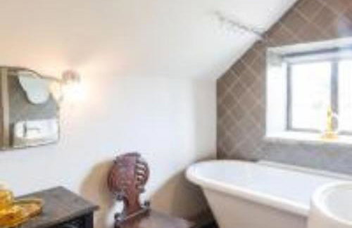 Tudor Romance- a historic manor house for holiday and corporate stays - Foto 40